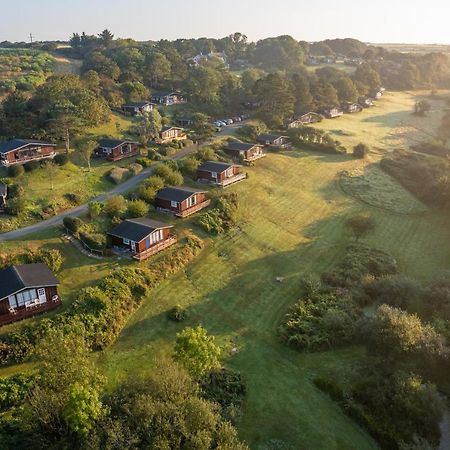 Timber Hill Self Catering Cedar Lodges ブロード・ヘブン エクステリア 写真