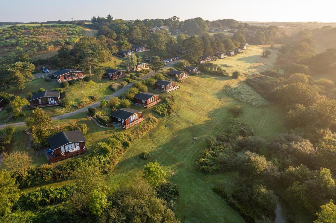Timber Hill Self Catering Cedar Lodges ブロード・ヘブン エクステリア 写真
