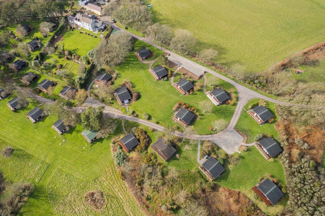 Timber Hill Self Catering Cedar Lodges ブロード・ヘブン エクステリア 写真