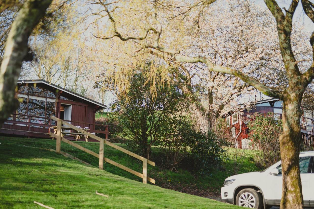 Timber Hill Self Catering Cedar Lodges ブロード・ヘブン エクステリア 写真