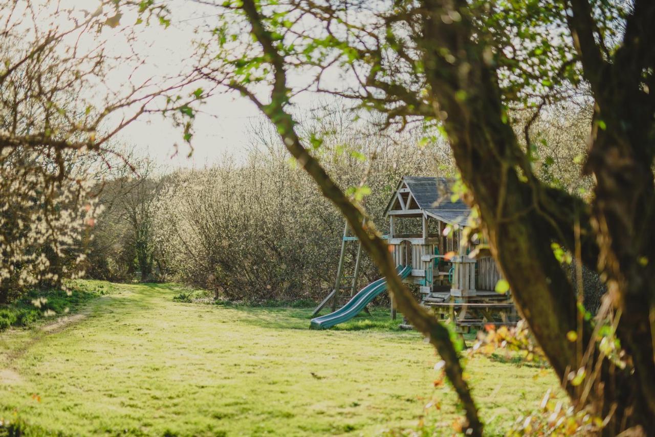 Timber Hill Self Catering Cedar Lodges ブロード・ヘブン エクステリア 写真