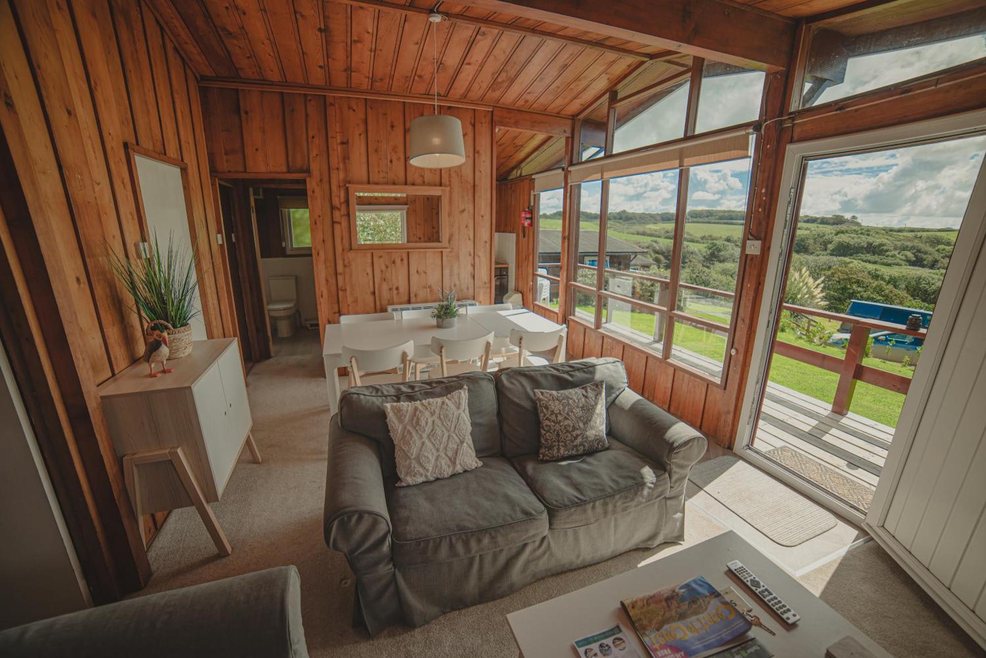 Timber Hill Self Catering Cedar Lodges ブロード・ヘブン エクステリア 写真