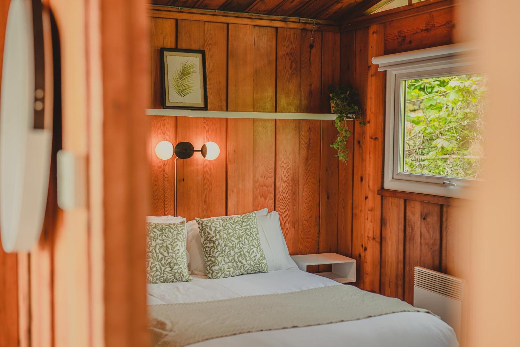Timber Hill Self Catering Cedar Lodges ブロード・ヘブン エクステリア 写真